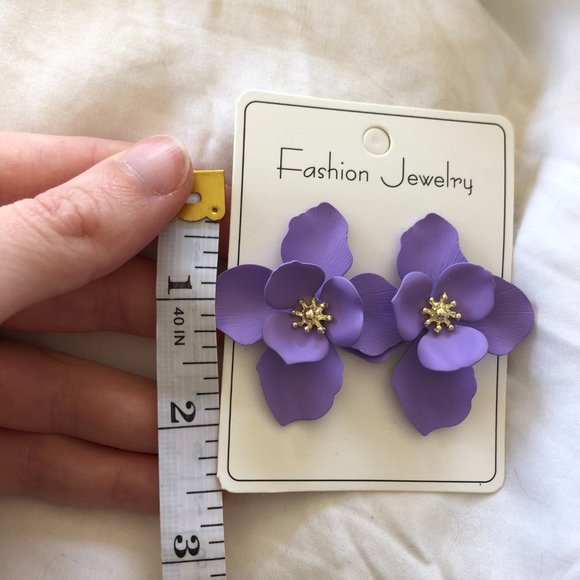 Lavender polymer blossom studs NWT - Picture 2 of 2